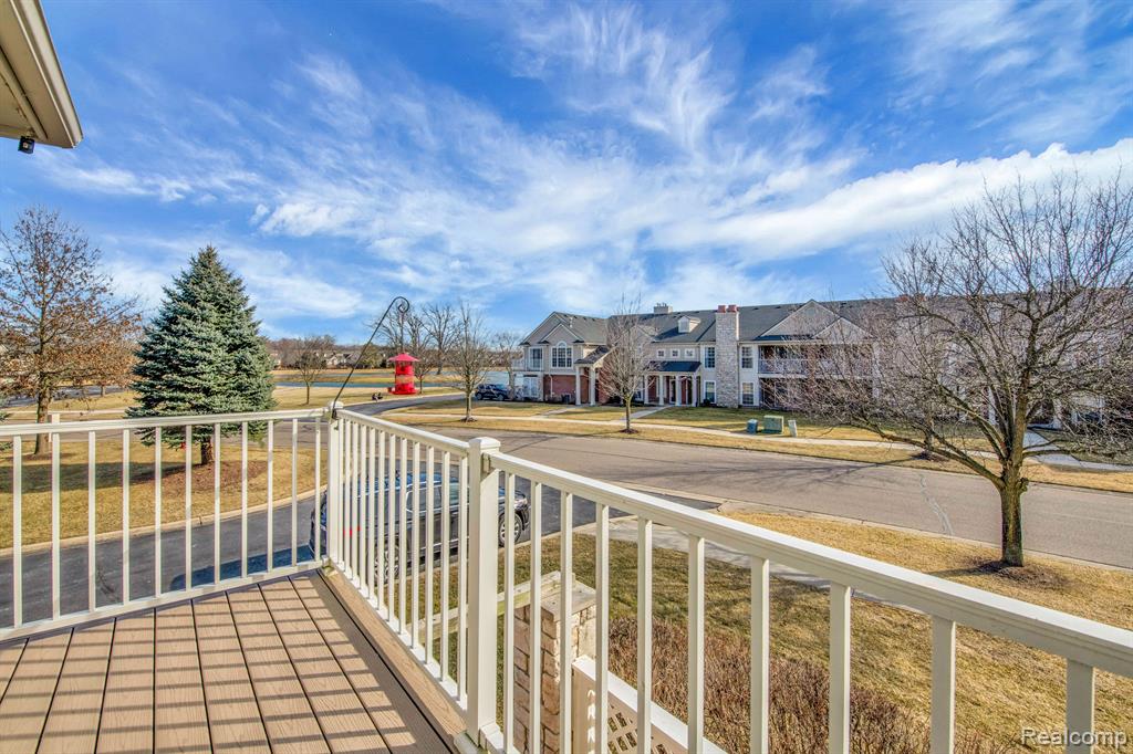 28211 OAKMONTE Circle E, New Hudson, MI 48165 — Photo 16