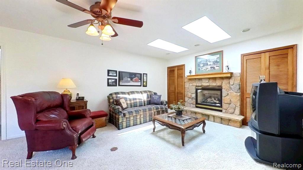 1938 Beverly Street, Sylvan Lake, MI 48320 — Photo 21