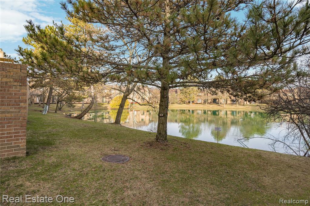 5273 Wright Way E, West Bloomfield, MI — Photo 56