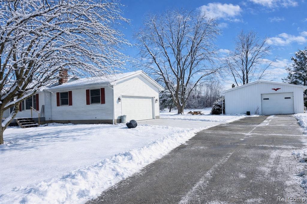2452 W Willard Road, Clio, MI 48420 — Photo 4