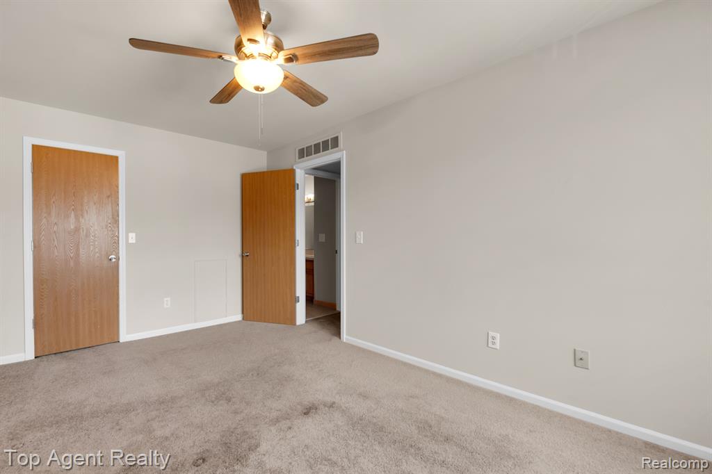 44643 CONNECTICUT Court, Clinton Twp, MI 48038 — Photo 12
