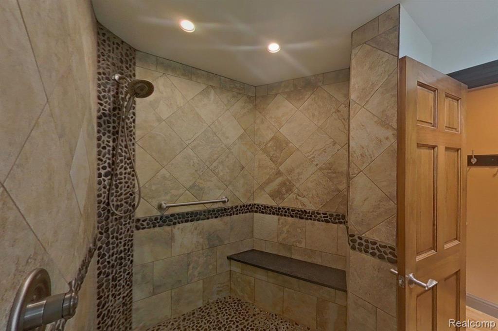 6523 ELLINWOOD Drive, White Lake, MI 48383 — Photo 39
