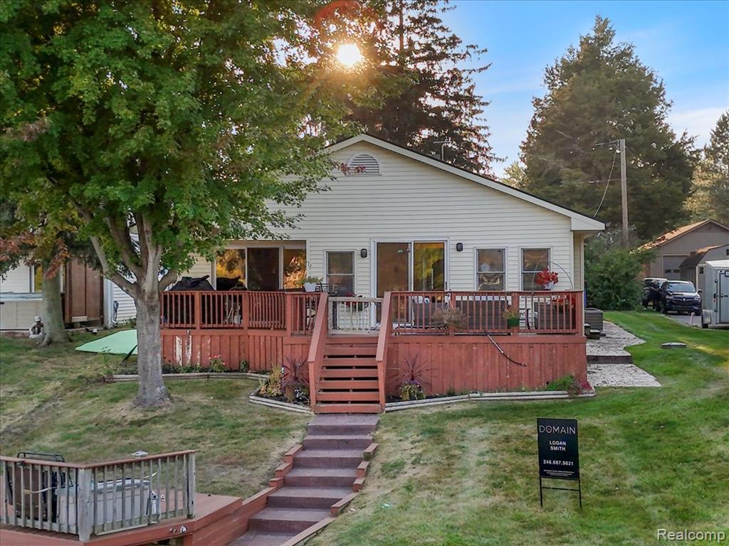 8437 WOODLAND SHORE Drive, Brighton, MI 48114 — Photo 2