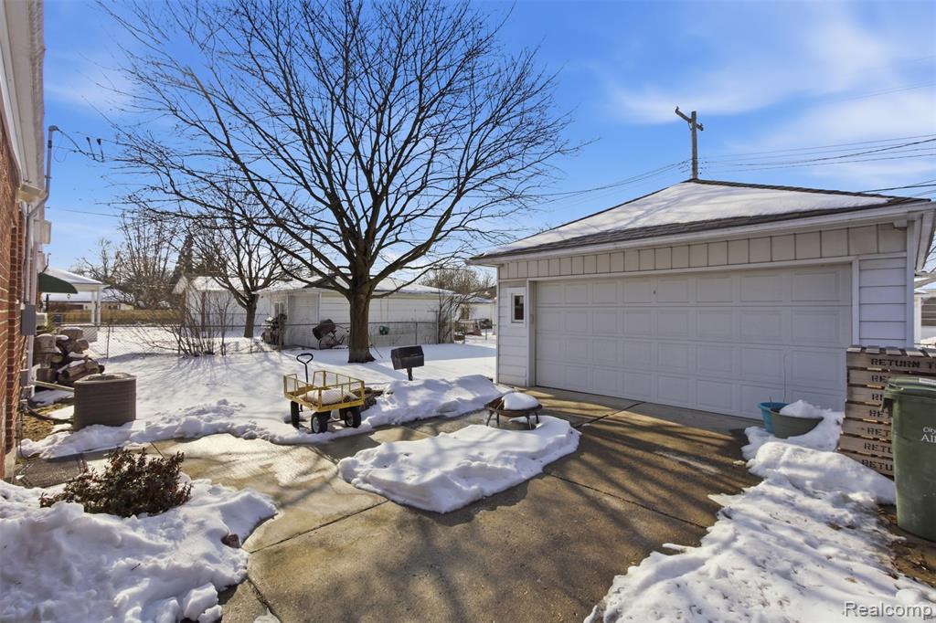 9290 Allen Road, Allen Park, MI 48101 — Photo 17