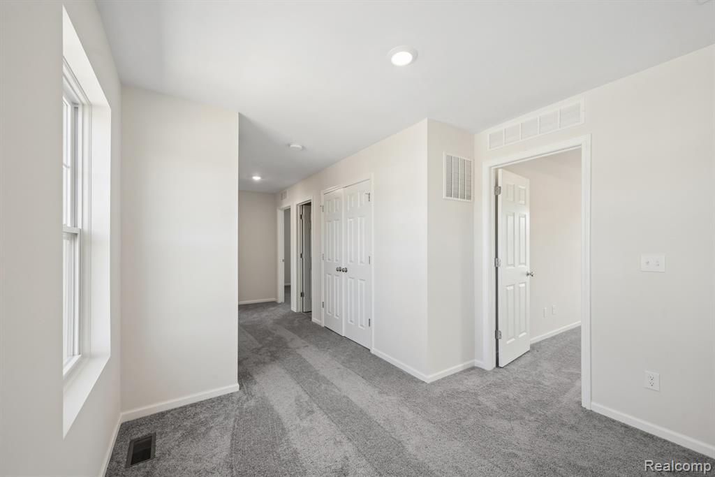 372 Edge Brook Drive, Holly, MI 48442 — Photo 12