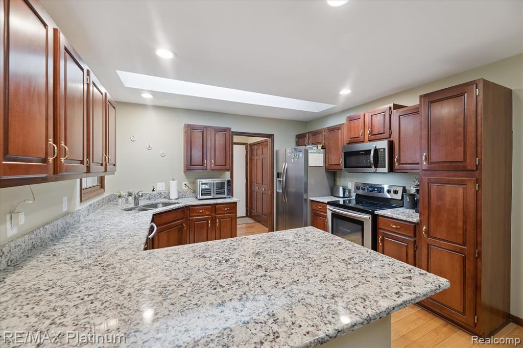 1025 Pinewood Court, Brighton, MI 48116 — Photo 4