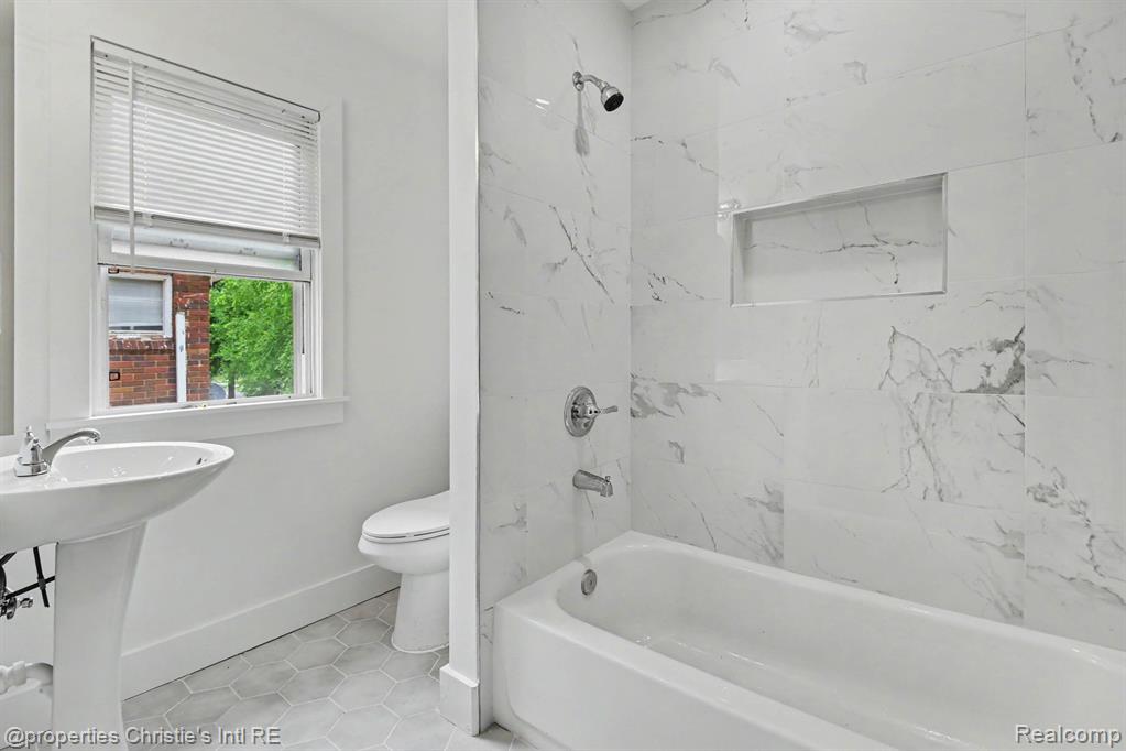 5911 YORKSHIRE Road, Detroit, MI 48224 — Photo 11