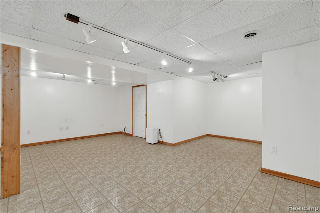 2724 Ore Valley Drive, Hartland, MI 48353 — Photo 42