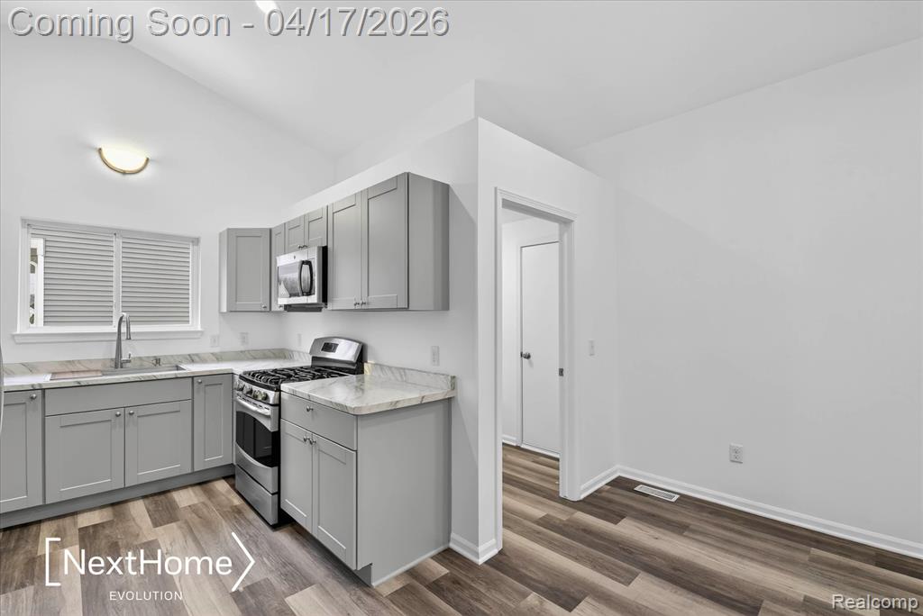 321 Oxford Court, Belleville, MI 48111 — Photo 15