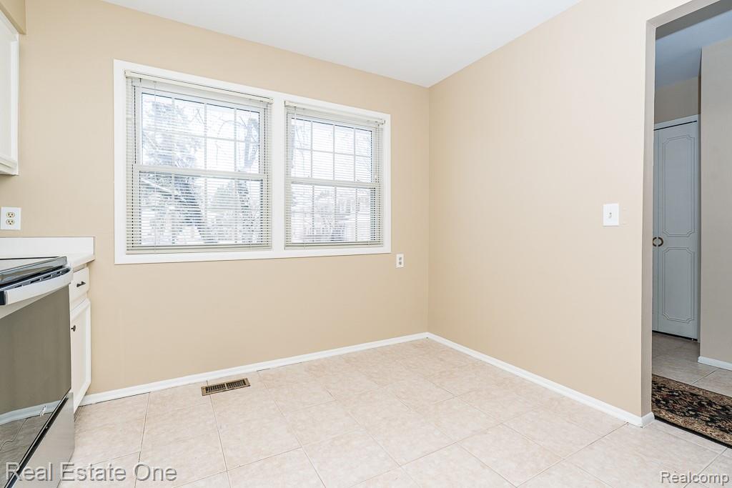 5075 Buckingham Drive, Troy, MI 48098 — Photo 13
