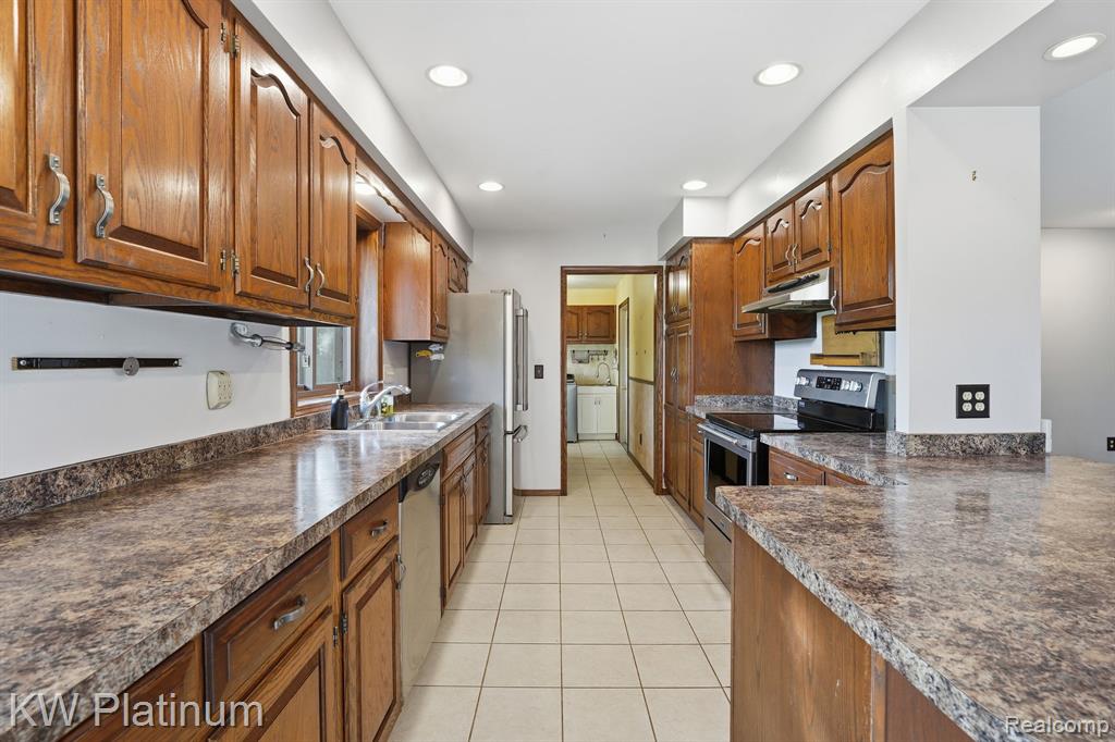 7383 Fisher Road, Grant, MI 48032 — Photo 9