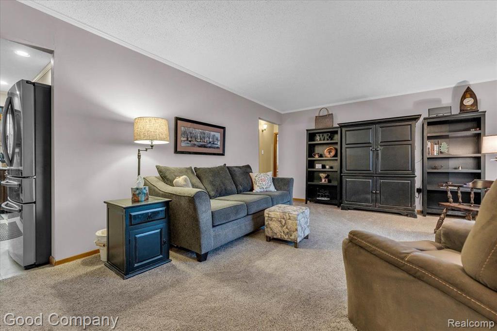 745 HOGARTH Avenue, Waterford, MI 48328 — Photo 6