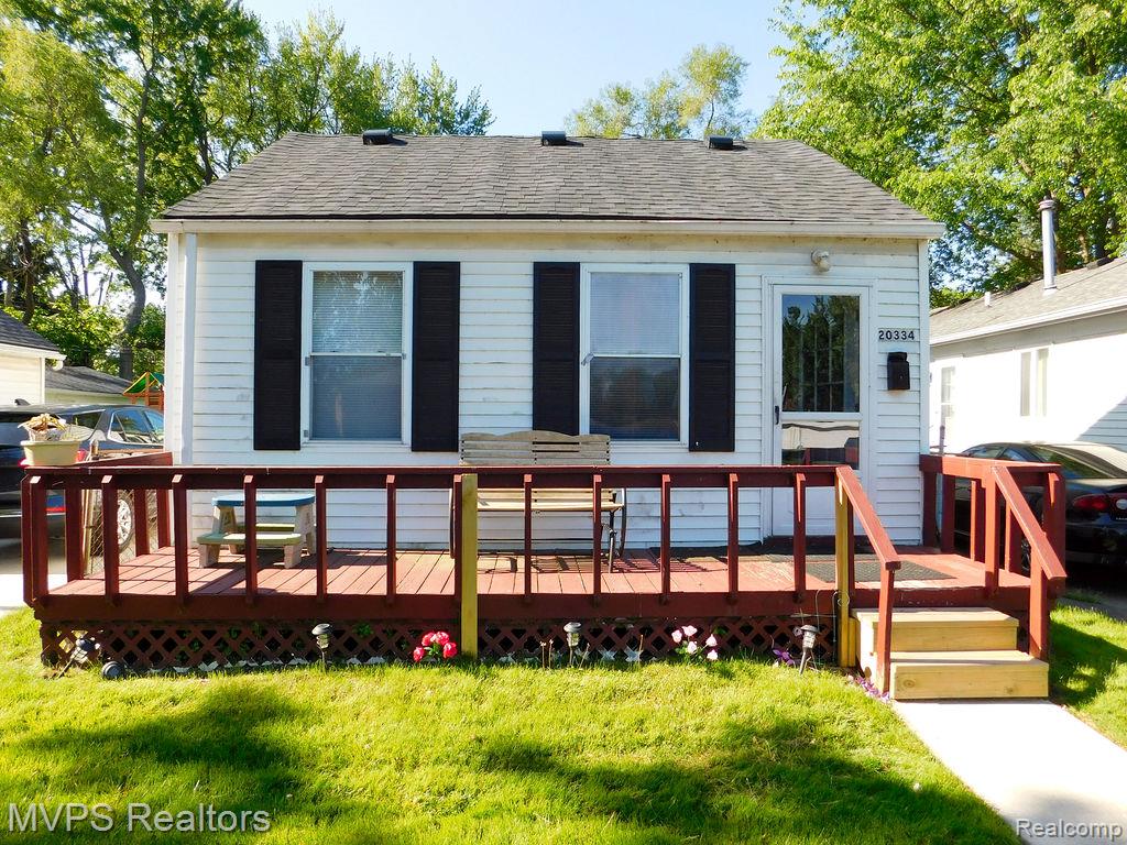 20334 E 8 Mile Road, Harper Woods, MI 48225