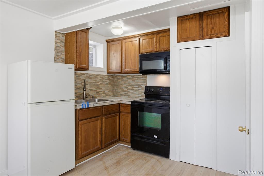 707 Buena, Lake Orion, MI, 48362