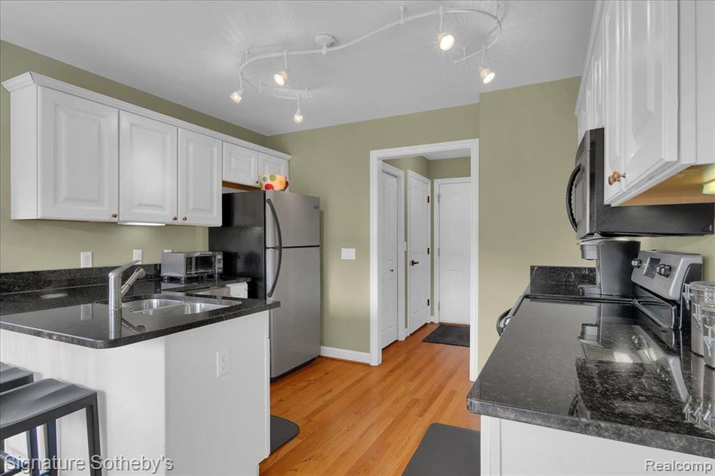 922 SYMES Avenue, Royal Oak, MI 48067 — Photo 12