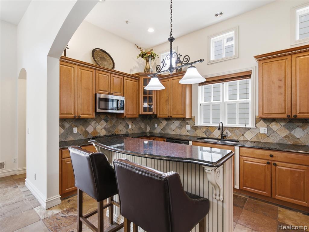 3875 Andover Avenue, Auburn Hills, MI 48326 — Photo 9
