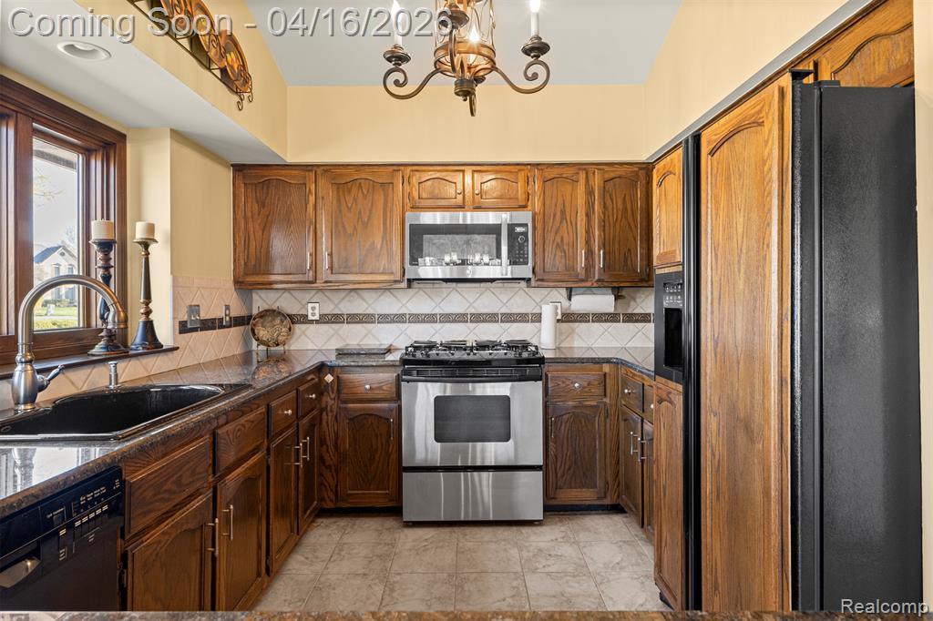 6482 Denton Court, Troy, MI 48098 — Photo 15