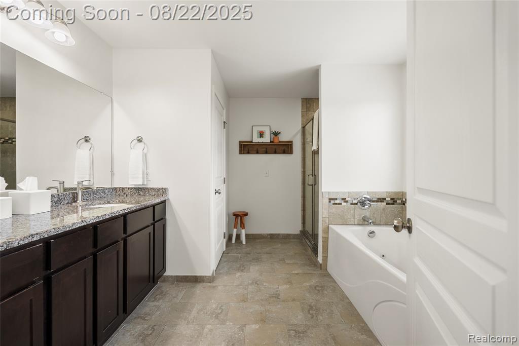 637 Edinburgh Circle, Highland, MI — Photo 22