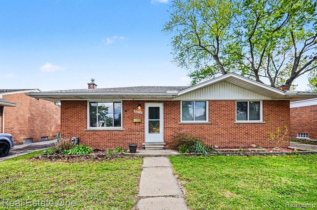 4508 Buckingham Drive, Warren, MI 48092 — front exterior