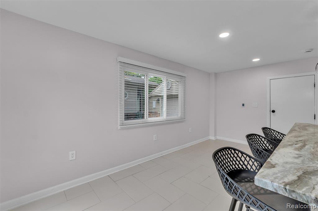 765 Vernier Road, Grosse Pointe Woods, MI 48236 — Photo 20