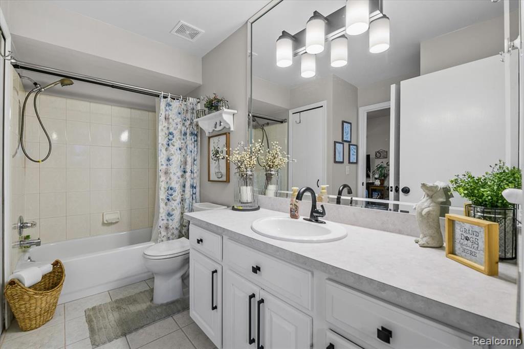 4462 Glenoaks Court, Warren, MI 48092 — Photo 15