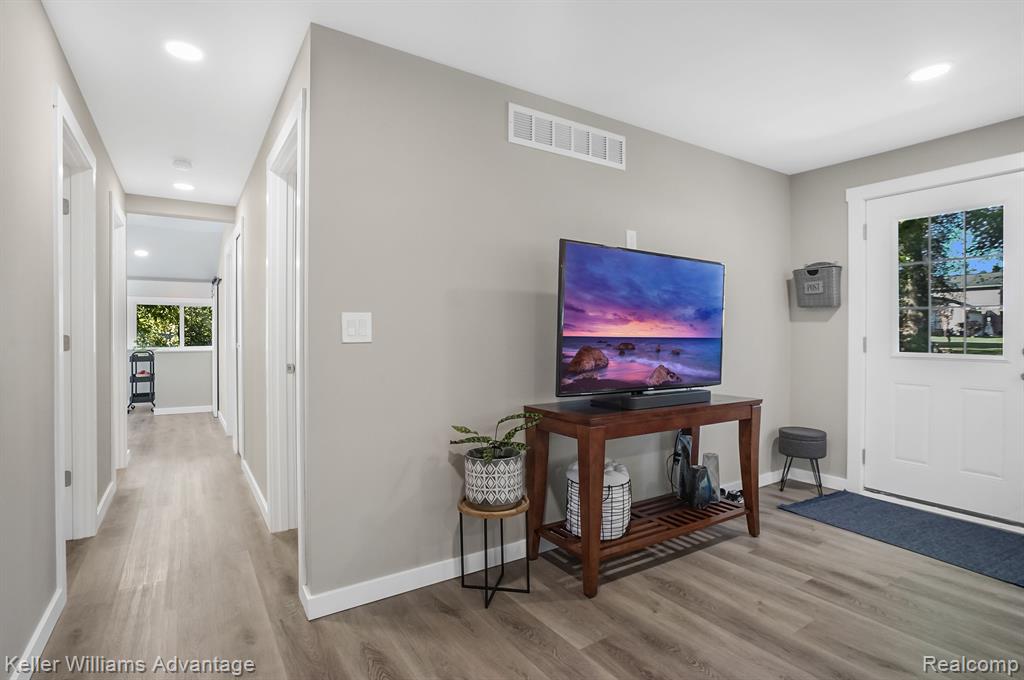 7466 LONGWORTH Drive, Brighton, MI 48116 — Photo 17