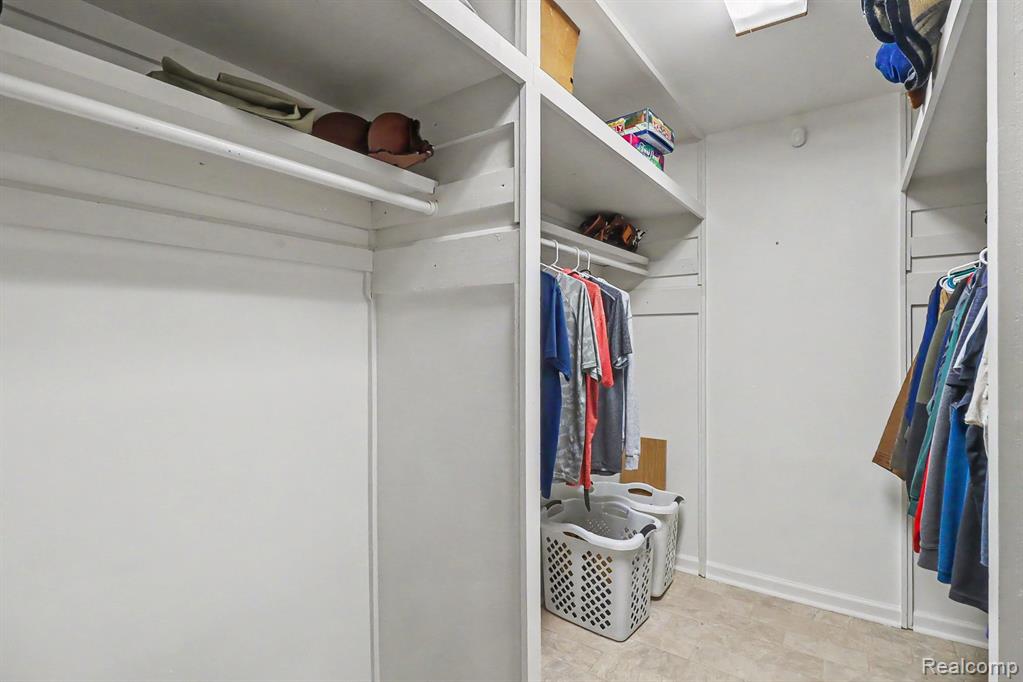 9442 WOODSIDE Trail, Swartz Creek, MI 48473 — Photo 17