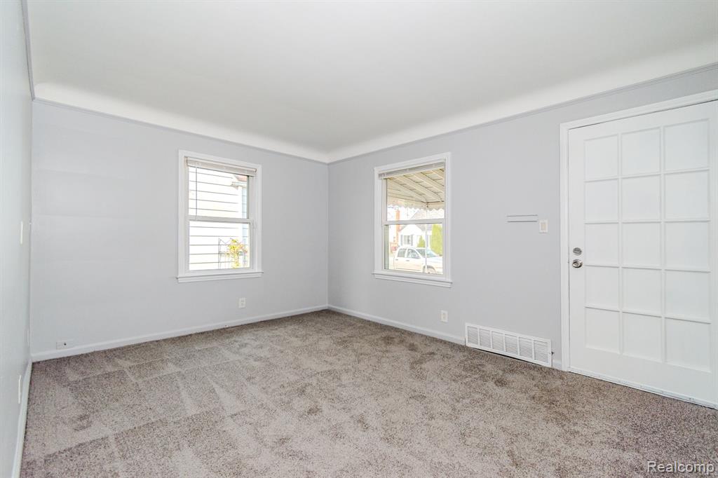 8126 Standard St, Center Line, MI 48015 — Photo 8