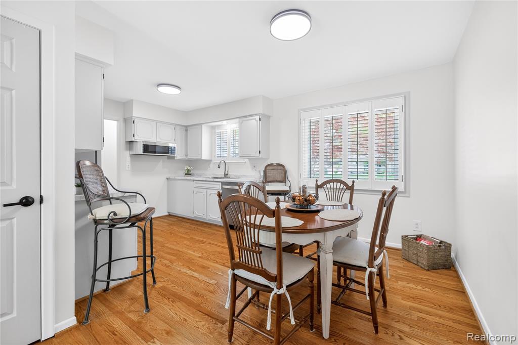 8733 Woodside Drive, Grosse Ile, MI 48138 — Photo 14