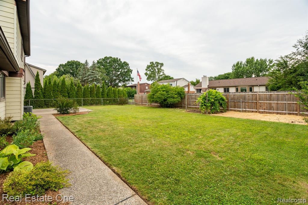 635 RANDALL, Troy, MI 48085 — Photo 36