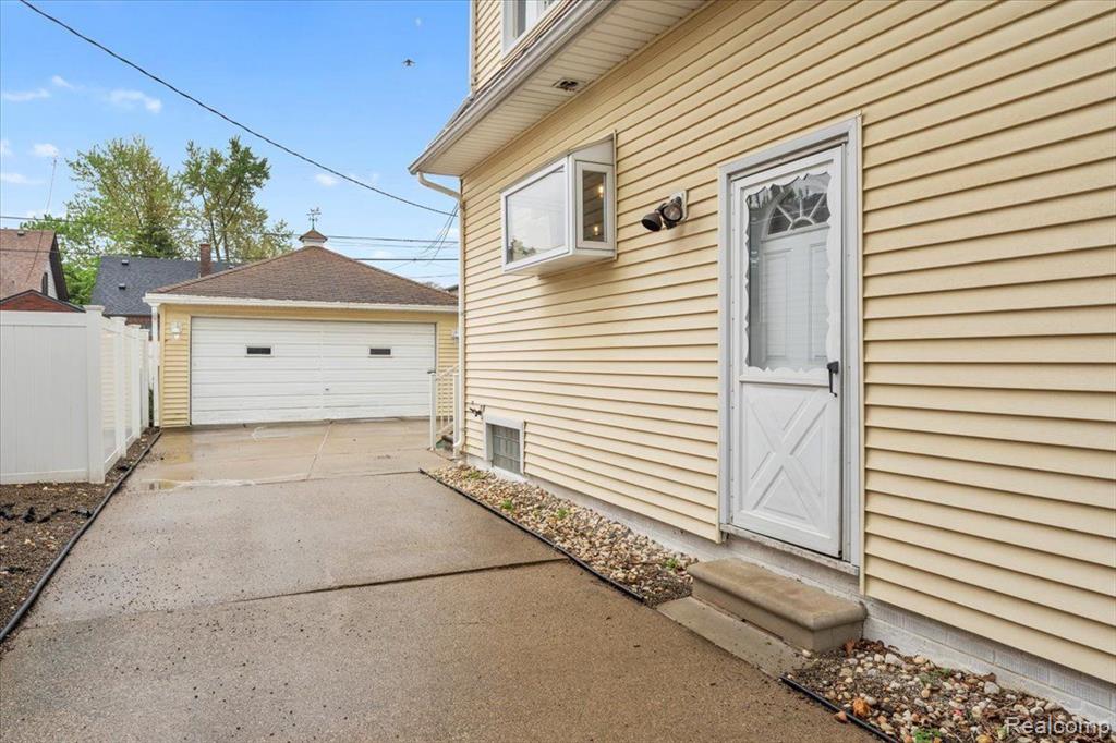 637 EMMONS Boulevard, Wyandotte, MI 48192 — Photo 29
