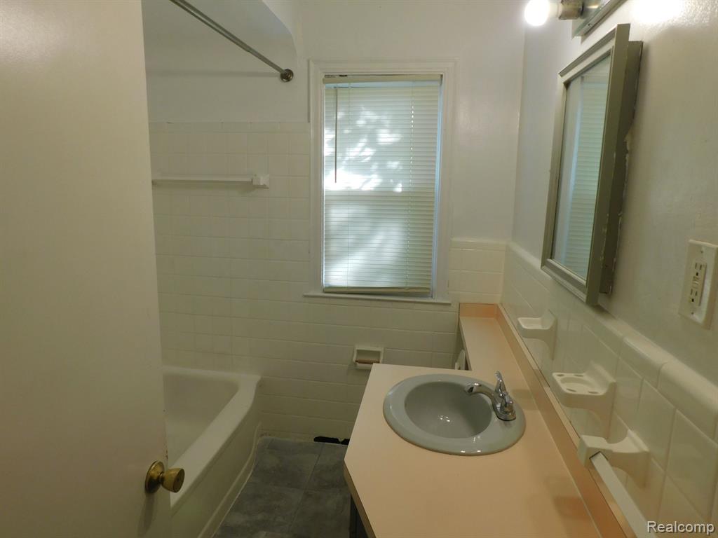 8222 COOLIDGE, Center Line, MI 48015 — Photo 5