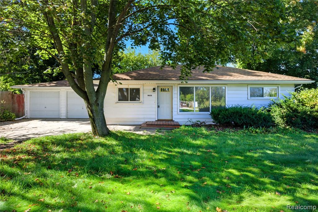 8620 Milan Oakville Road, Milan, MI 48160 — front exterior