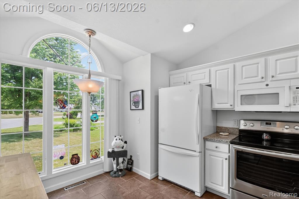 6095 Foxwood Court, Saginaw, MI 48638 — Photo 8