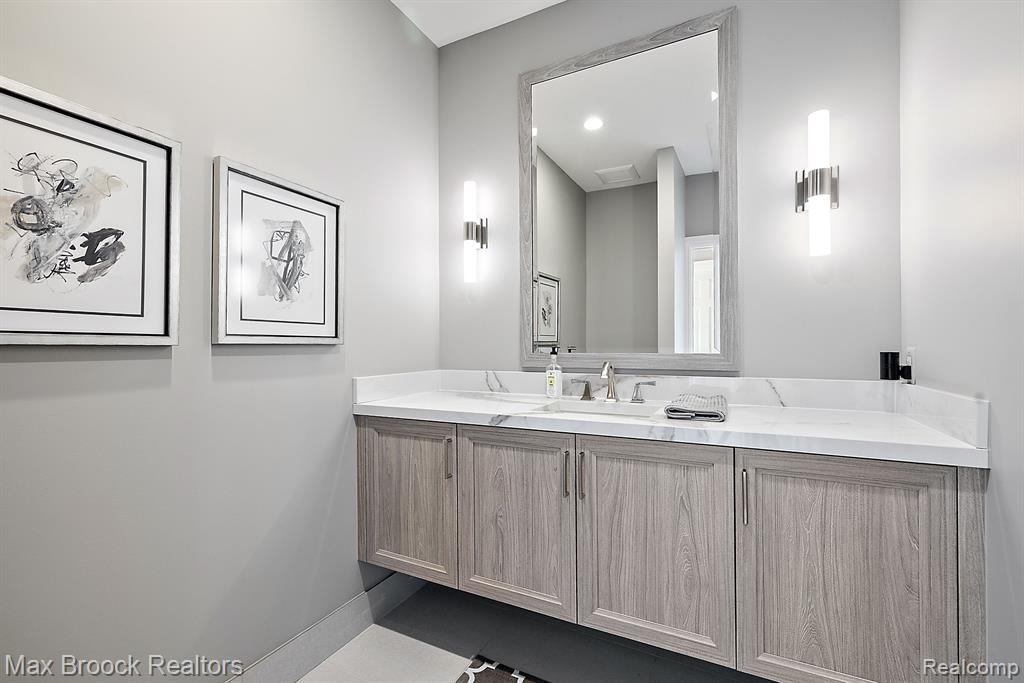 3251 W Shore Drive, Orchard Lake Village, MI 48324 — Photo 39