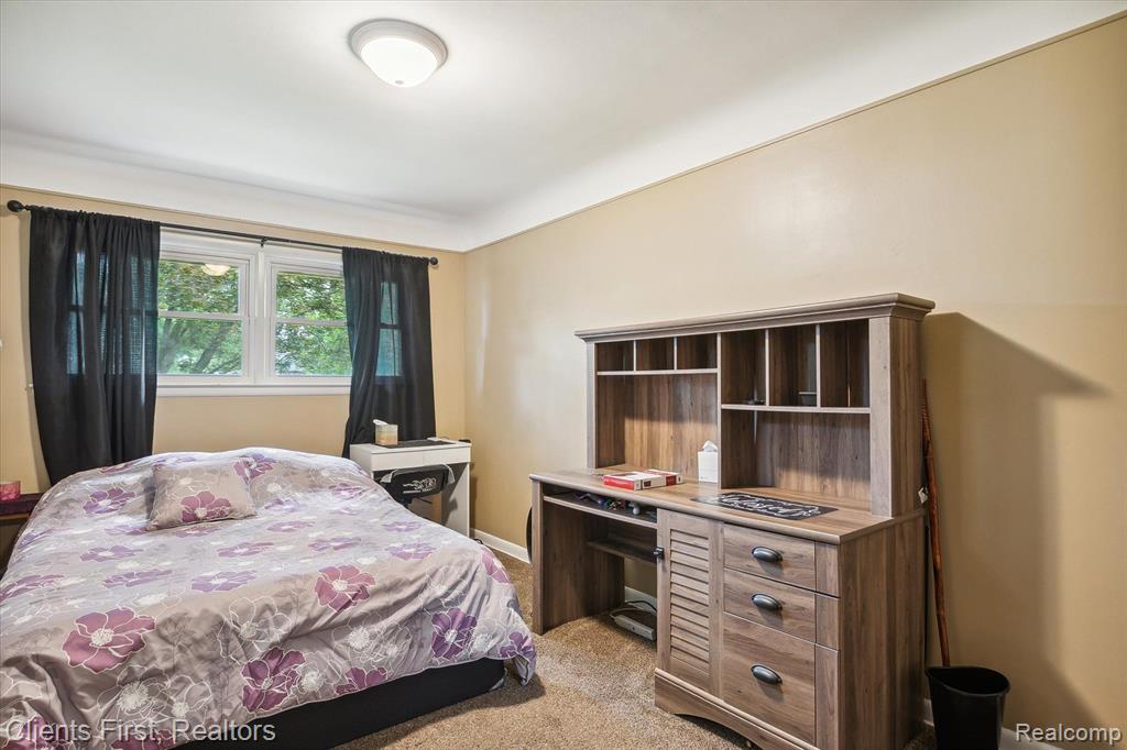 9243 HIX Road, Livonia, MI 48150 — Photo 16