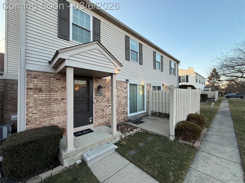 44585 N Bunker Hill Drive, Clinton Twp, MI 48038 — Photo 2