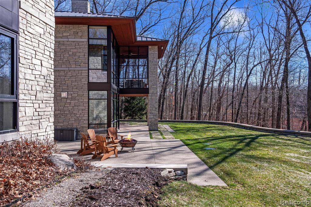 6956 Cooley Lake Road, White Lake, MI 48383 — Photo 28