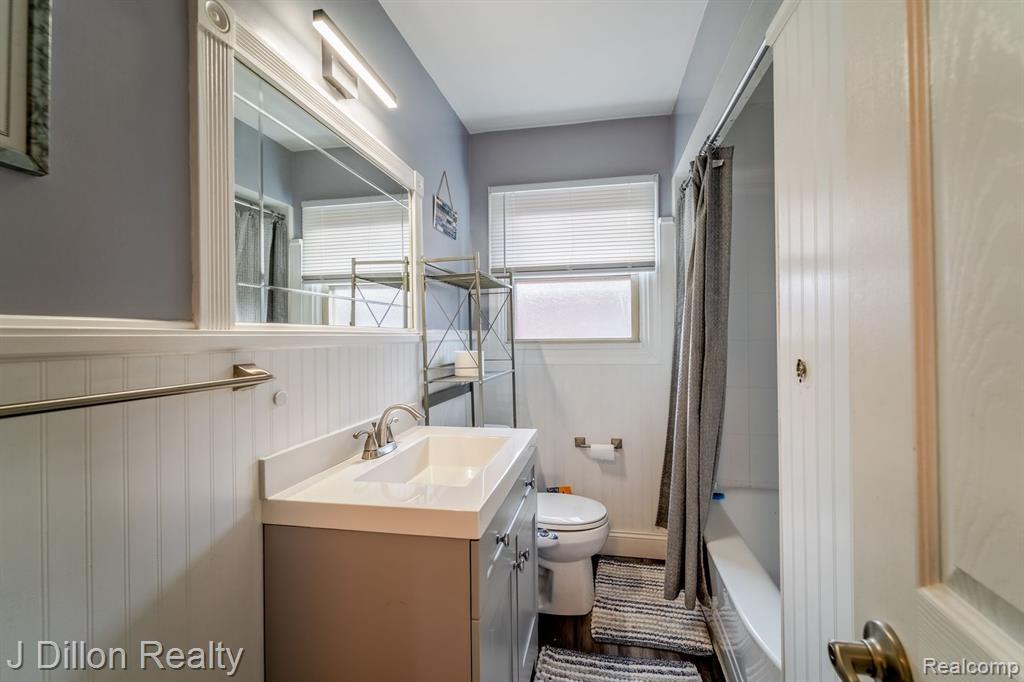 9371 MERRIMAN Road, Livonia, MI 48150 — Photo 34