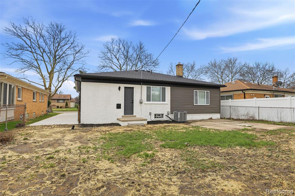 15230 Oakwood Drive, Oak Park, MI 48237 — Photo 44