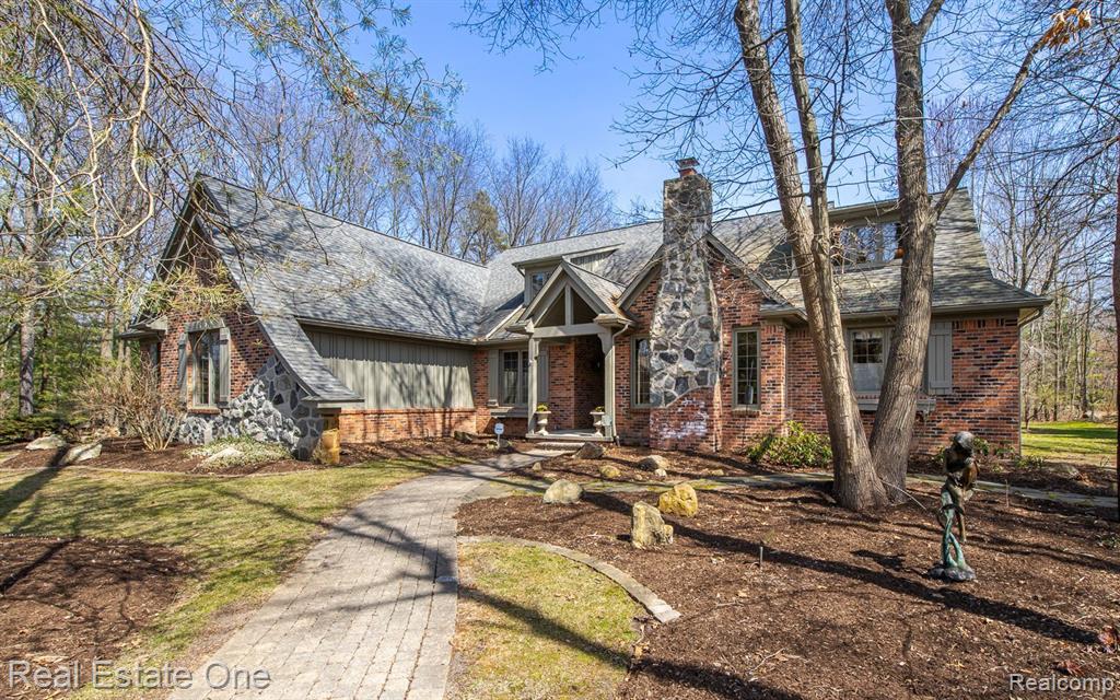 9316 LAKEBLUFF Drive, Clarkston, MI 48348 — Photo 2