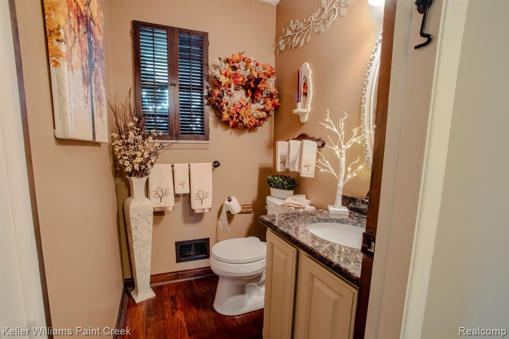 401 PINEHURST Drive, Rochester Hills, MI 48309 — Photo 19