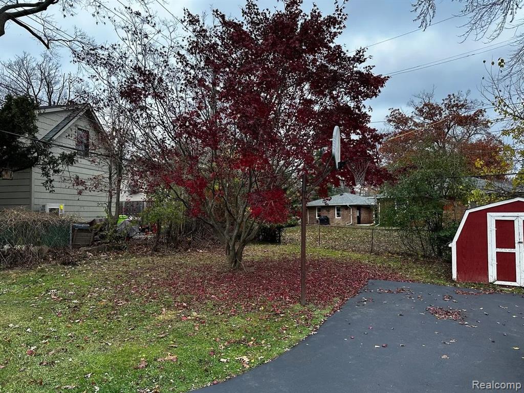 1449 BENVENUE Street, Sylvan Lake, MI 48320 — Photo 21