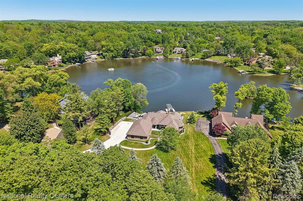 7050 Lake Shannon Court, Fenton, MI 48430 — Photo 71