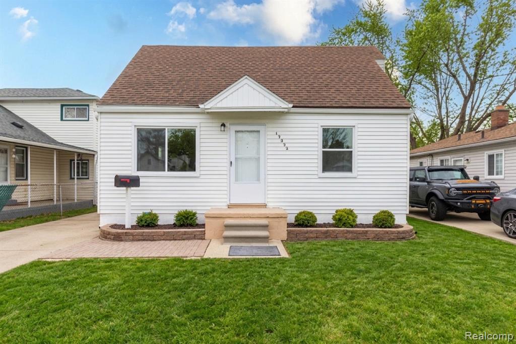 17322 Martin Road, Roseville, MI 48066 — front exterior