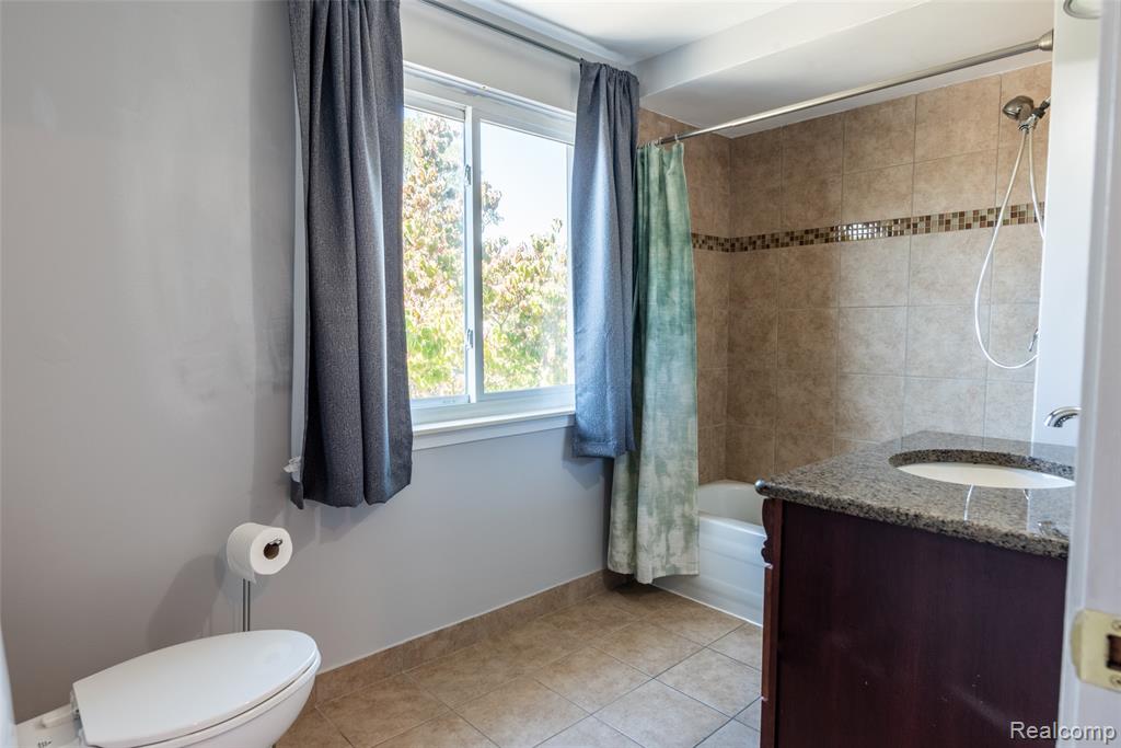 7337 Oak Tree Drive, West Bloomfield, MI — Photo 18