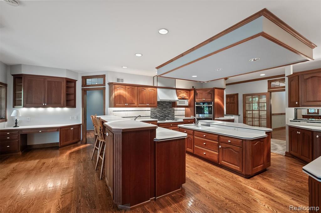 9736 Cross Creek Drive, South Lyon, MI 48178 — Photo 8