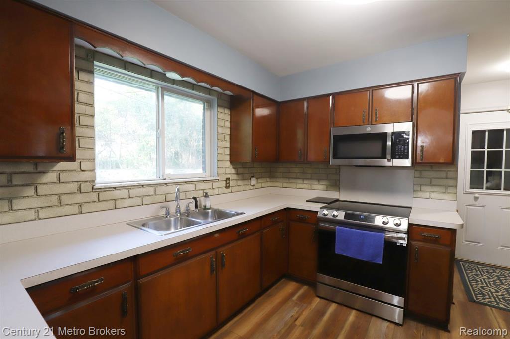 G-3366 W COURT Street, Flint, MI 48532 — Photo 9