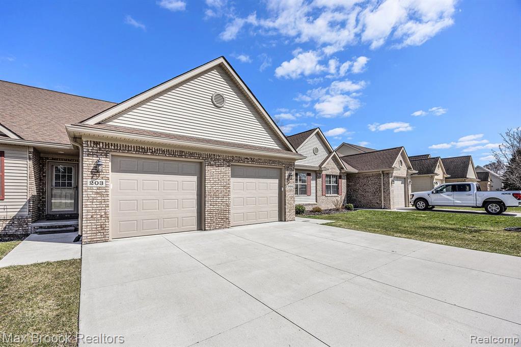 205 JONATHON Drive, Almont, MI 48003 — Photo 5
