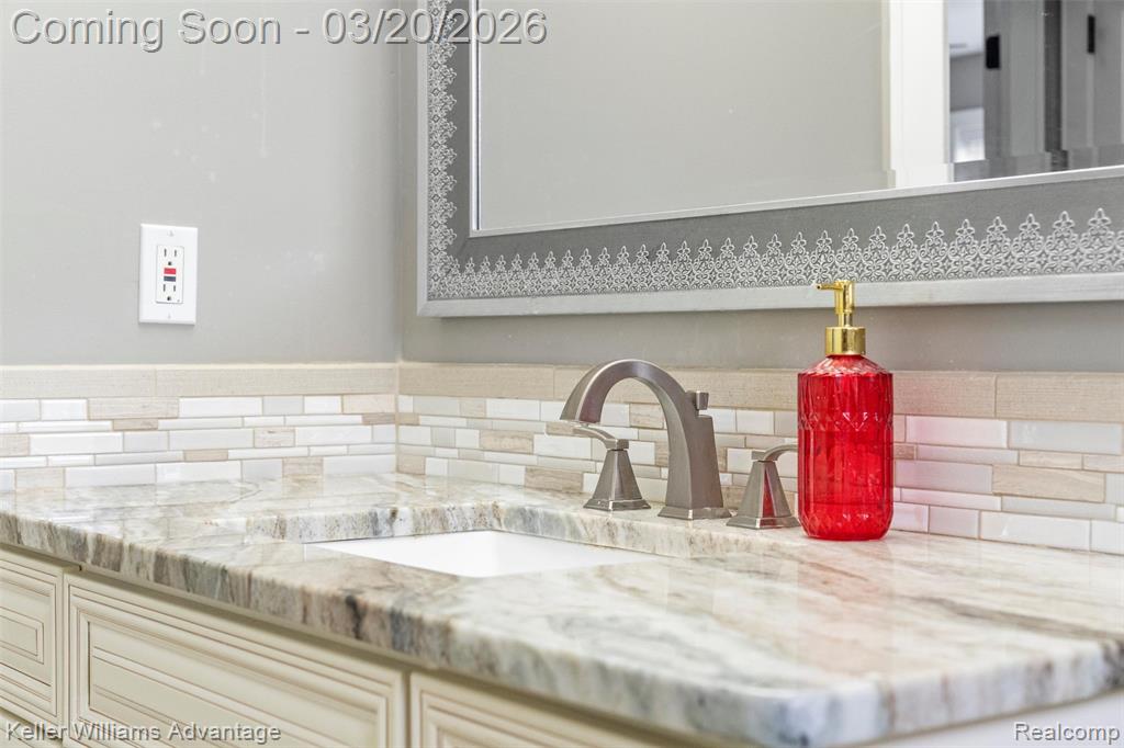 9114 Cardwell Street, Livonia, MI 48150 — Photo 52